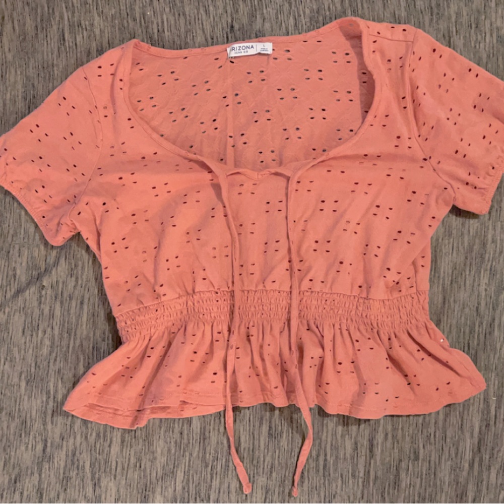 Gorgeous pink Arizona jean co short sleeve top. With enhancing waist cinch